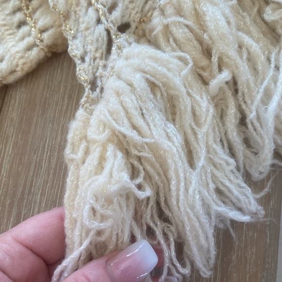 GORGEOUS HAND CROCHETED CREAM & GOLD SPARKLE SCARF! STUNNING!!⭐️⭐️⭐️⭐️ - Picture 5 of 7